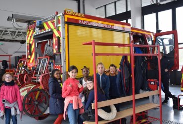 VISITE PAR LES ENFANTS DES ÉCOLES DE LA CASERNE DES POMPIERS